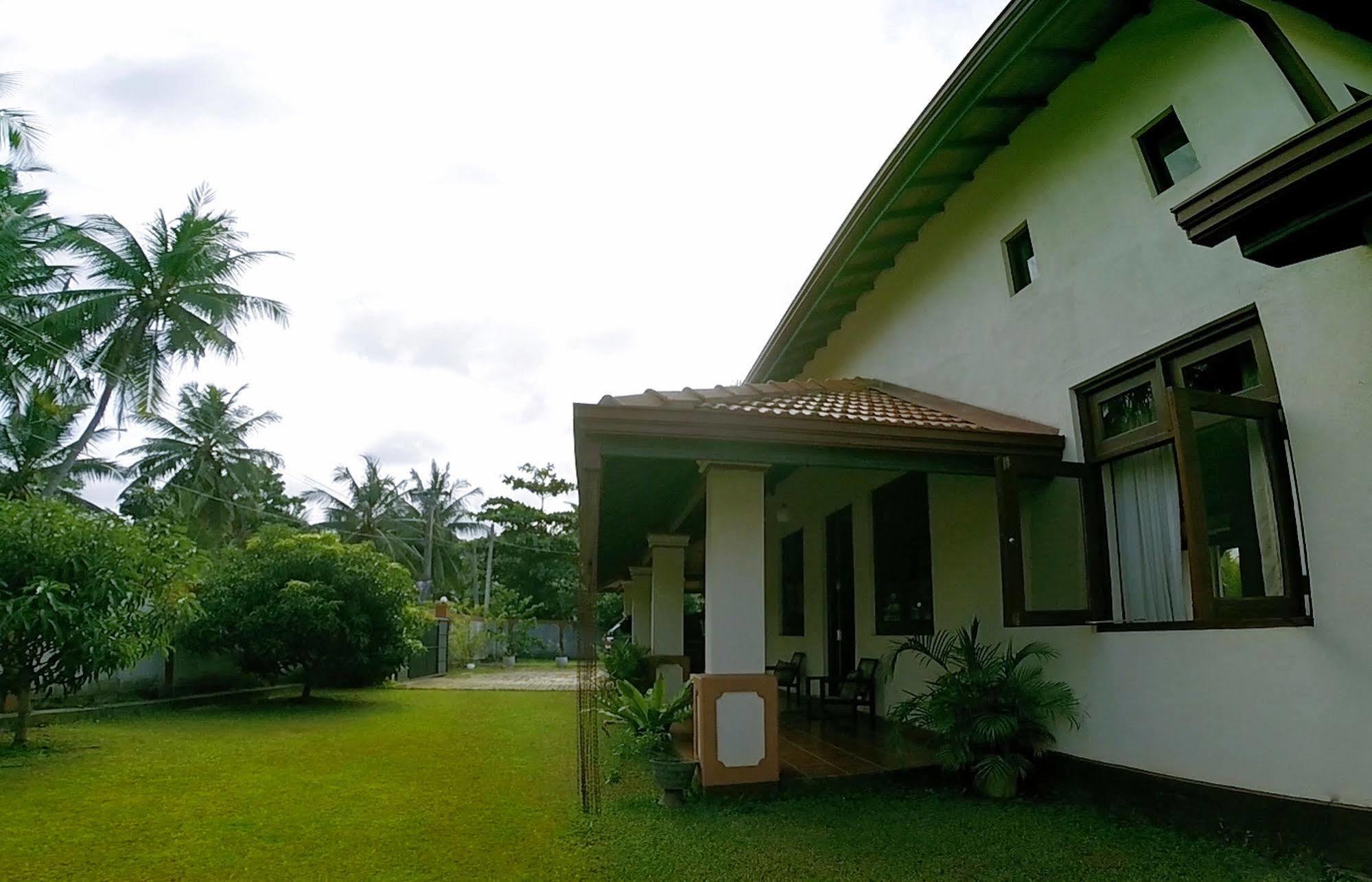 Airport Villa Katunayake Exterior photo
