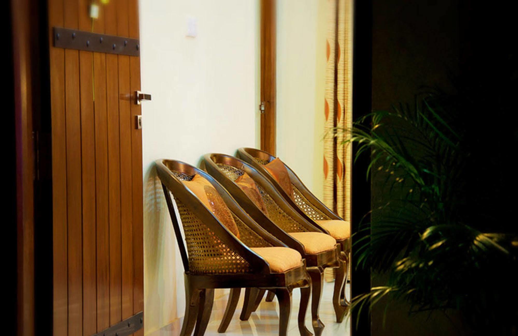 Airport Villa Katunayake Exterior photo