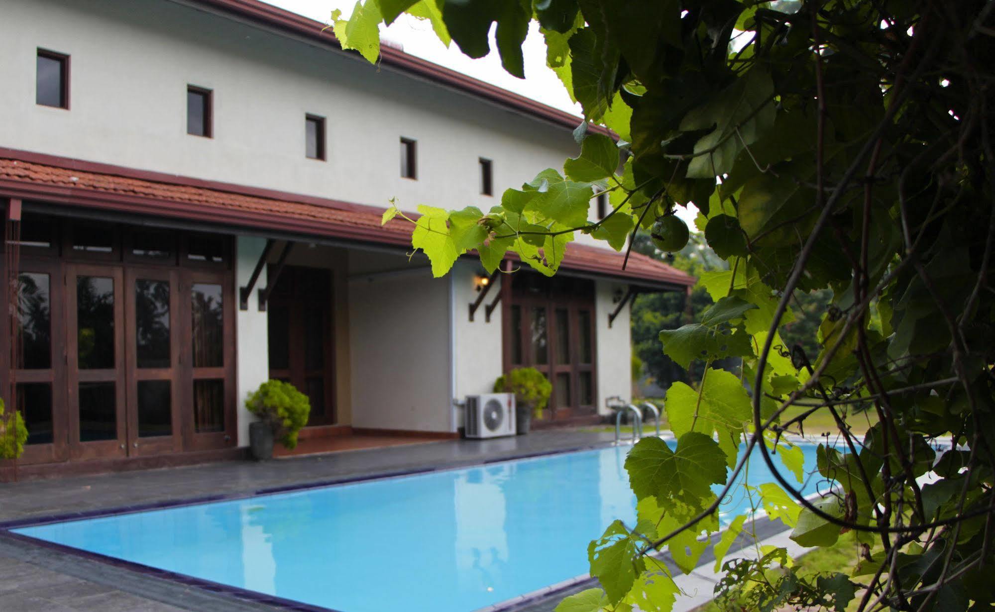 Airport Villa Katunayake Exterior photo